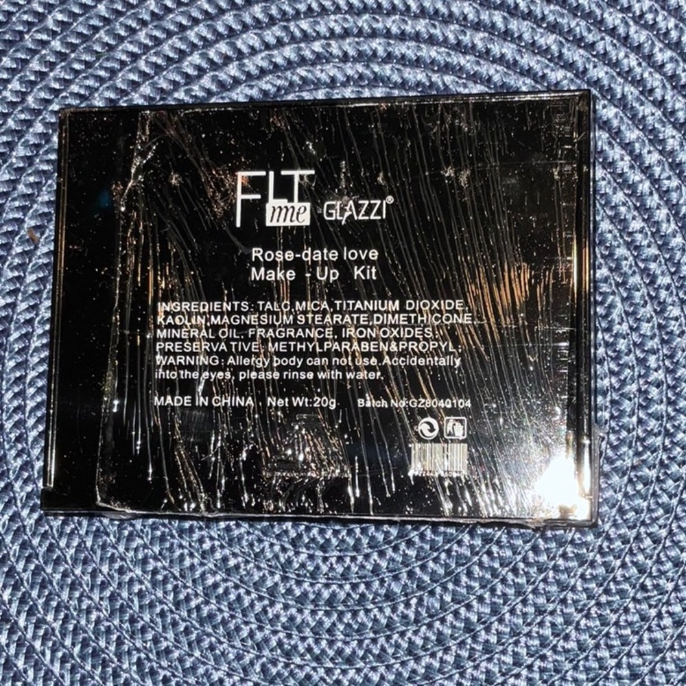 NIB FLT ME ~ GLAZZI Charming Dreamy Color Makeup Kit - Picture 7 of 7
